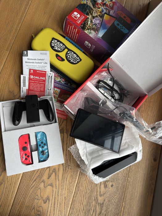 Consola Nintendo Switch OLED + Mario Kart 8 Deluxe