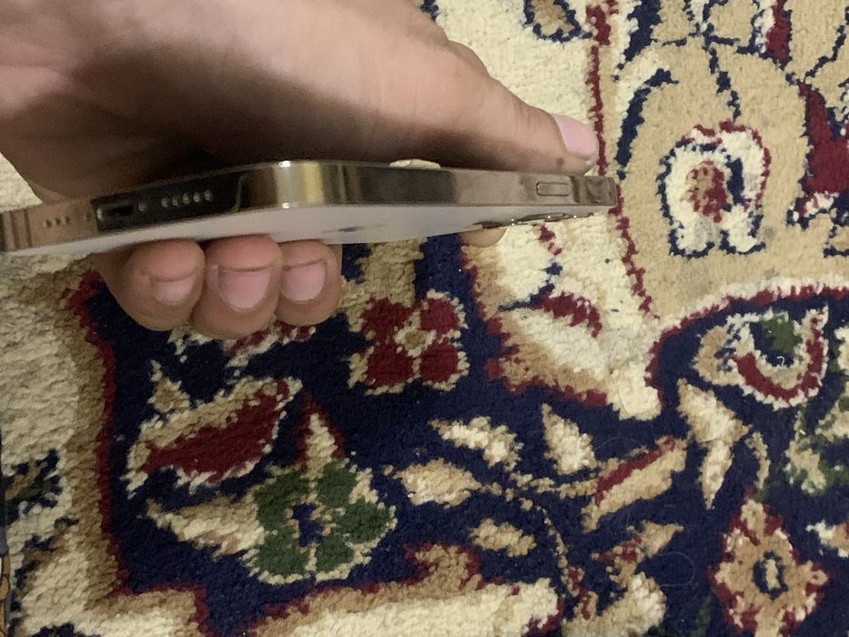 iphone 12 pro sotiladi 200$