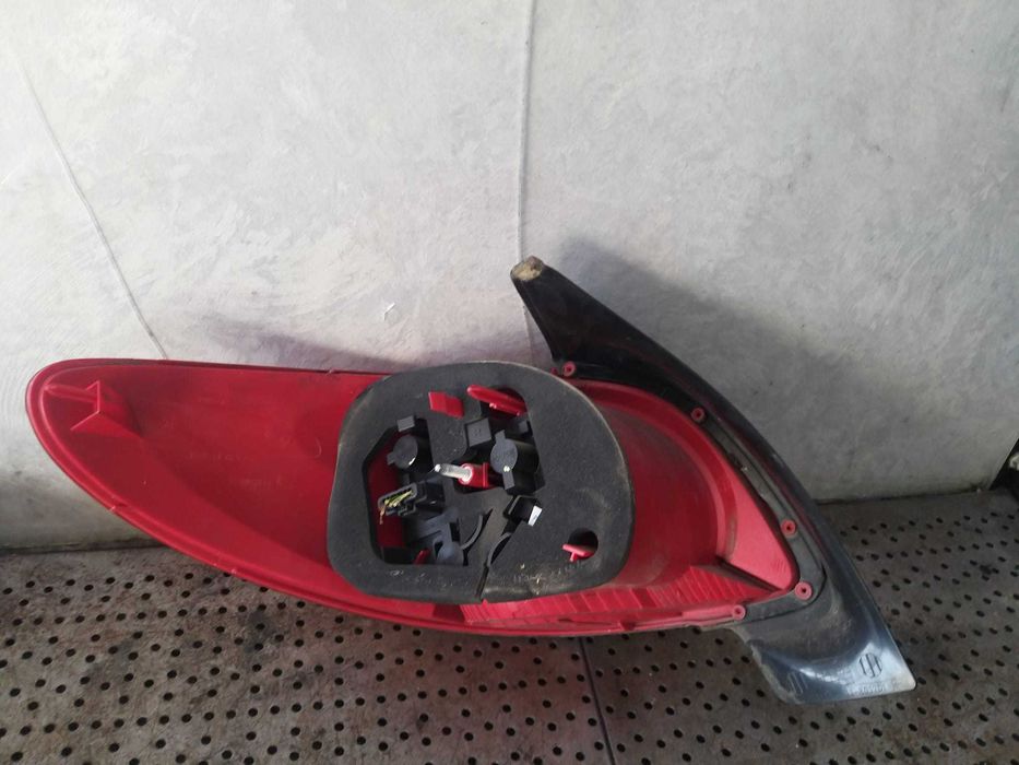 Stop tripla lampa dreapta peugeot 206 plus 11805781r