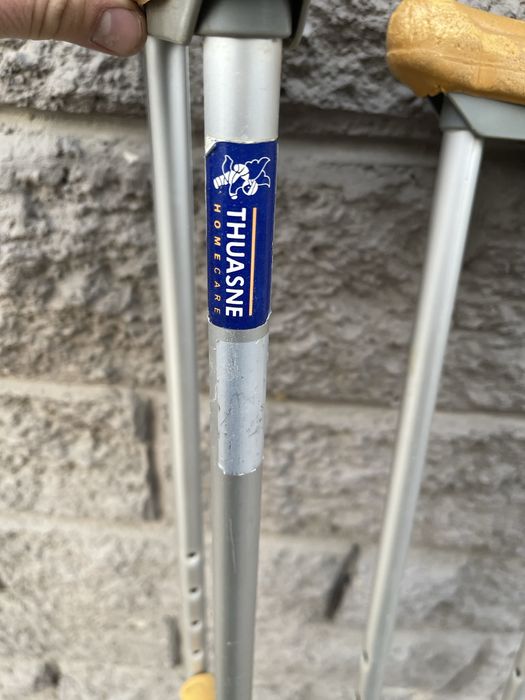 Продам костыли с  регулировкой