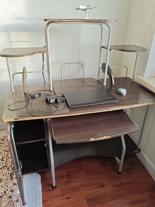 Стол компьютерный