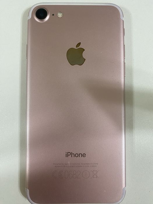Продам iPhone 7