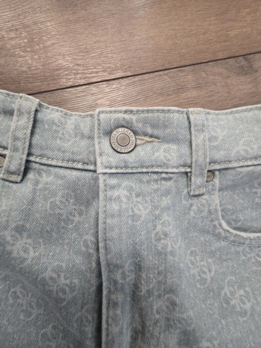 Къси дънкови панталони Guess 26номер