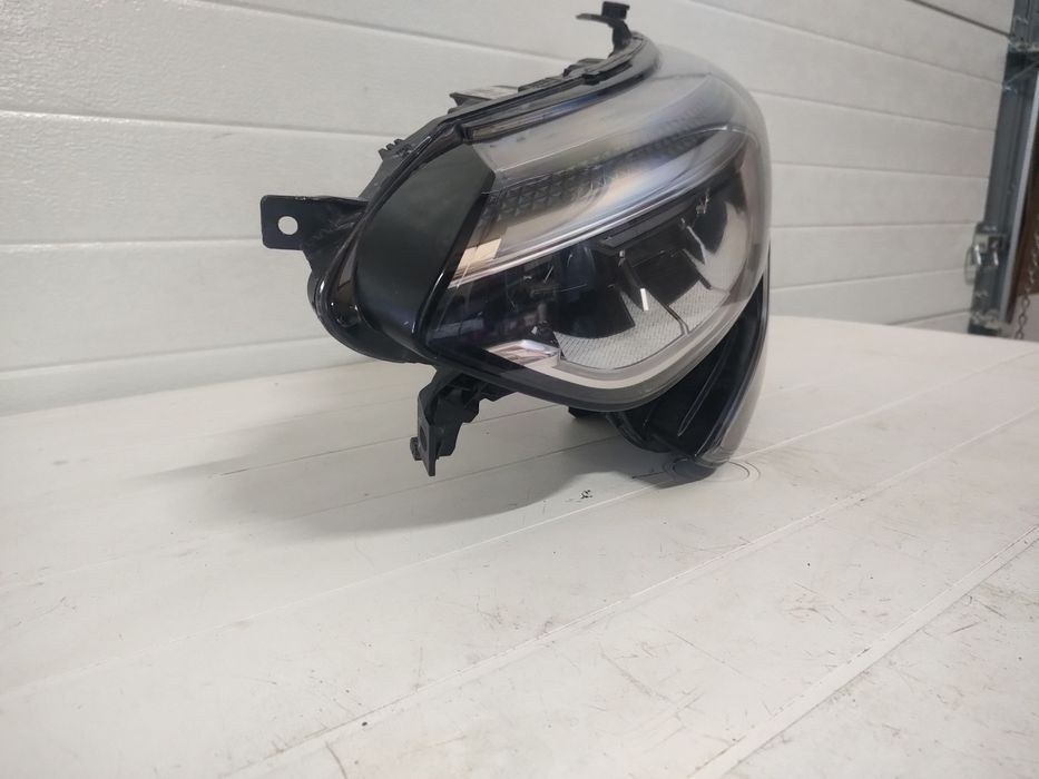 Far stânga Megan 4 facelif cod 260694081R