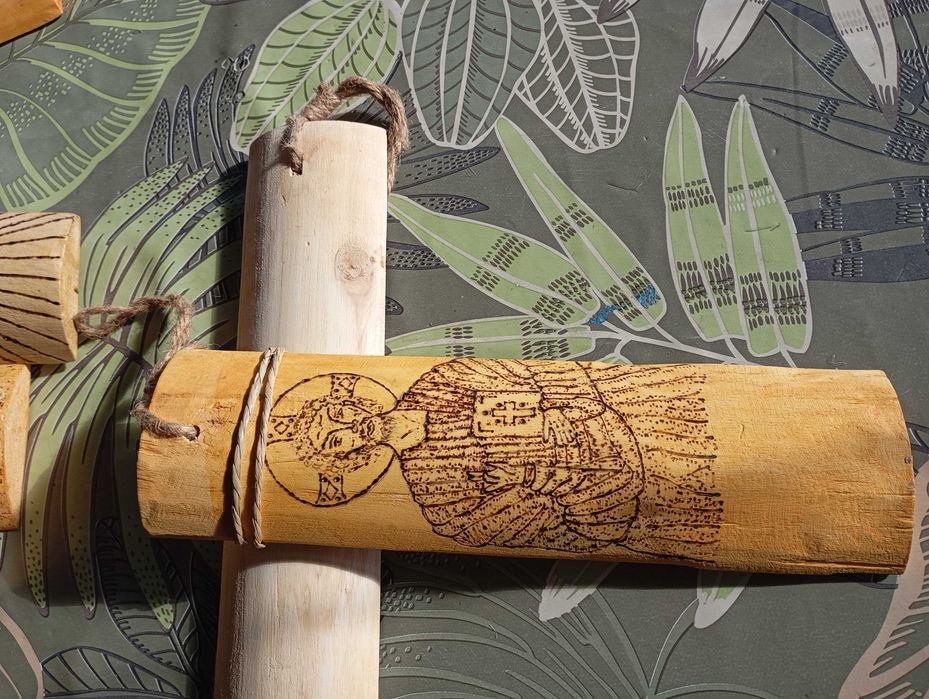 Икони -пирограф върху дърво