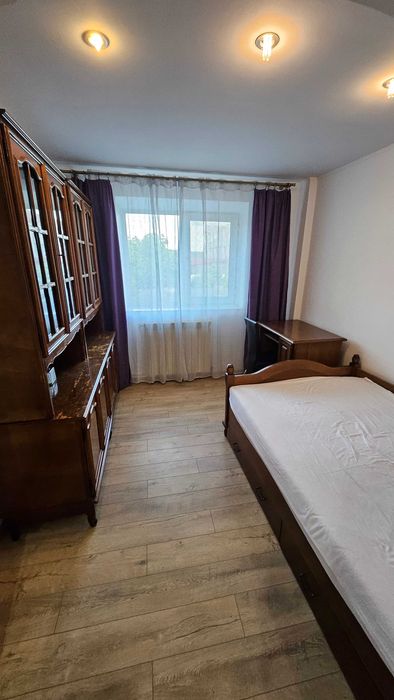 Inchiriez apartament 3 cam