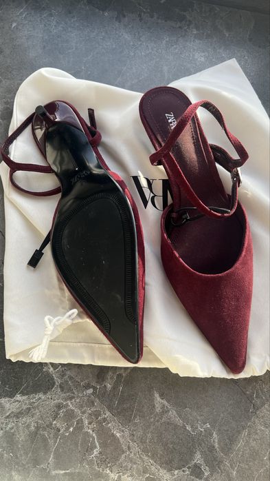 Бархатные туфли Zara