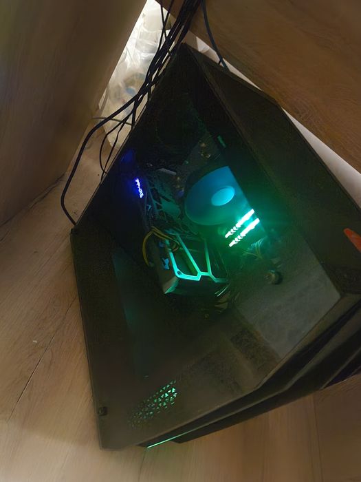 Продавам компютър