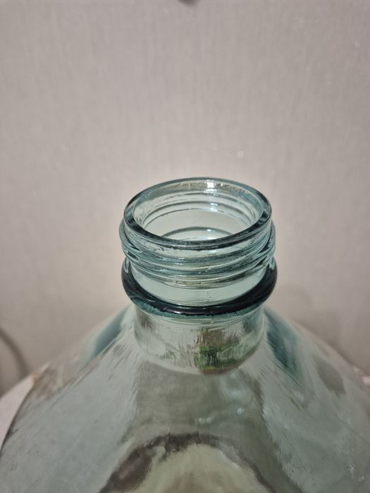 Продам стеклянную бутыль