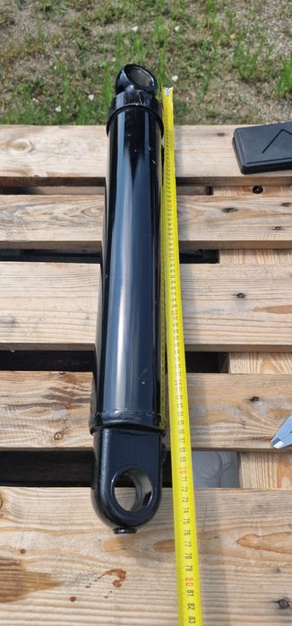 Cilindru hidraulic lungime 710 mm 71 cm inchis tija 50 mm grosime diam