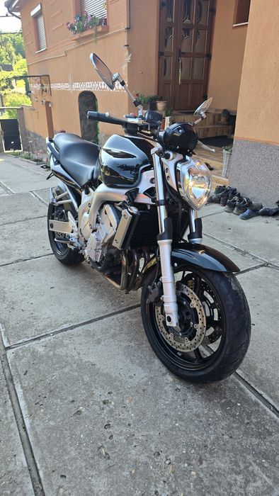 Vând Yamaha fz6...