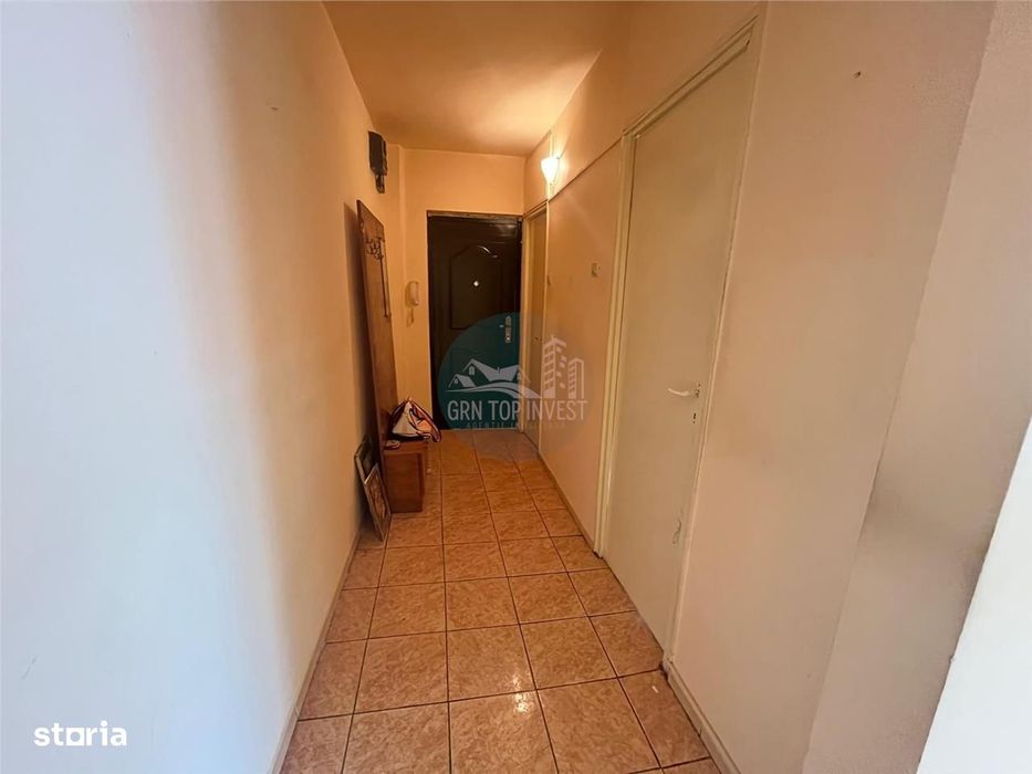 Apartament 2 camere decomandat balcon pivnita zona Vasile Aaron