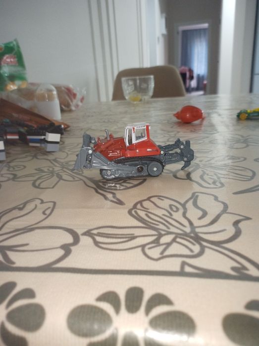 Бульдозер игрушка