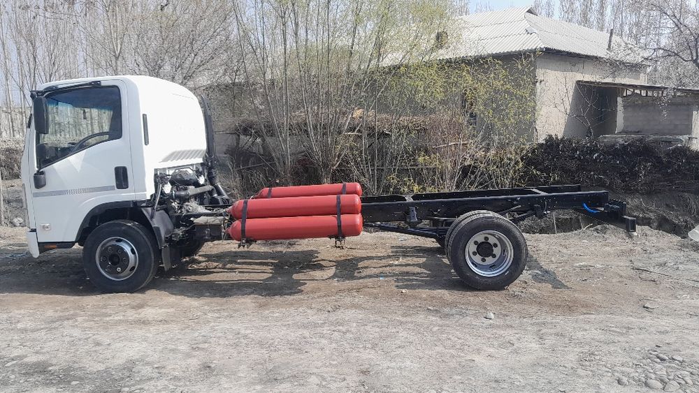 Avtobusdan terilgan Isuzu Shassi Hollata