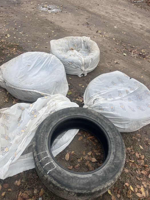 Продам зимнии покрышки.