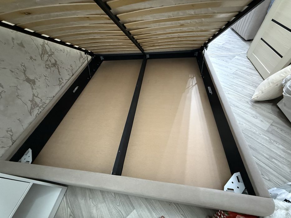 Продаю большую кровать