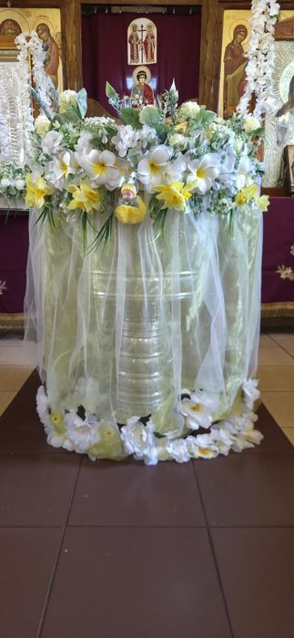 Aranjament floral pentru cristelnita