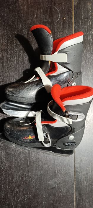 Vând patine copii cu mărimi ajustabile.