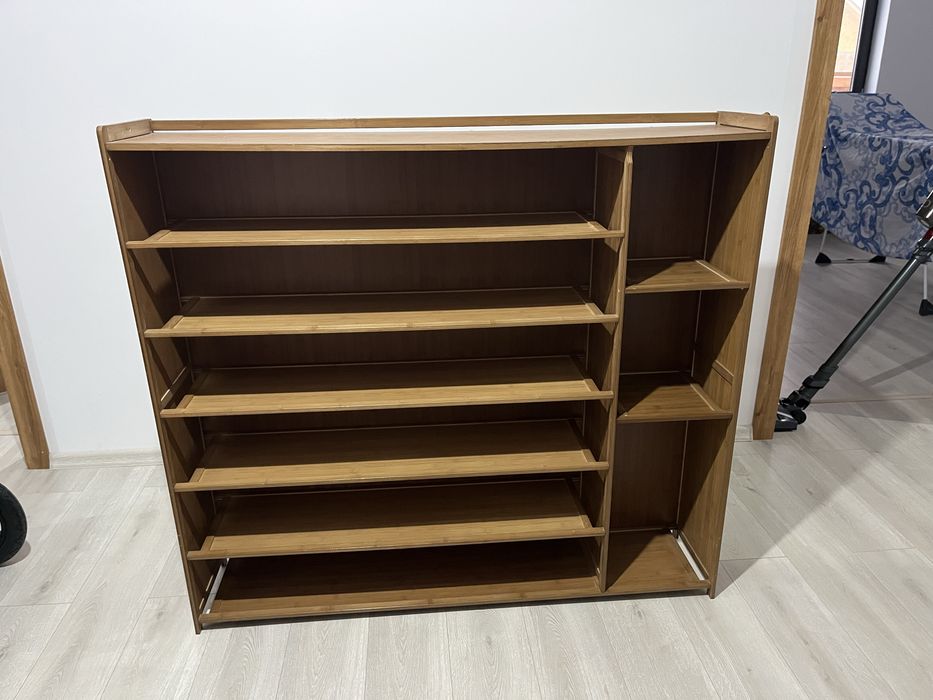 Pantofar din lemn de bambus.