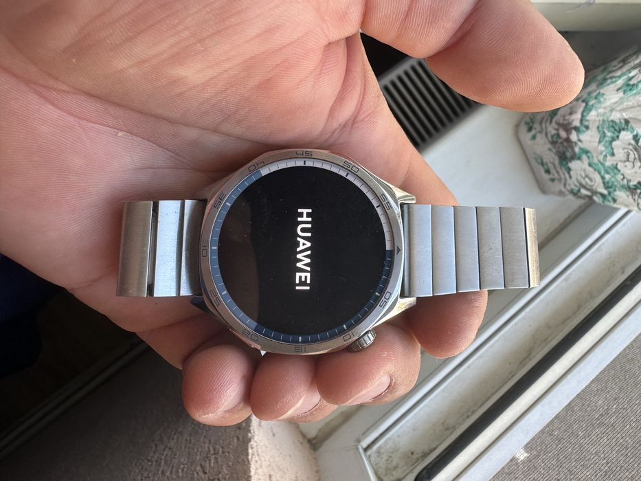 Часовник Huawei gt 5