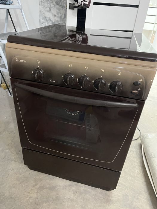 Продам газовую плиту Gefest