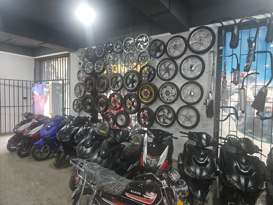 Эрокезга куп кисмлари бор, много запчастей