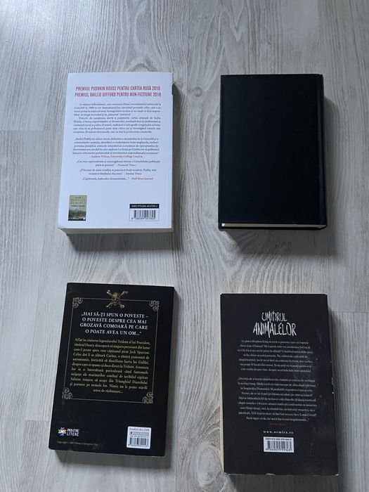 Cărți în limba română și limba engleza.