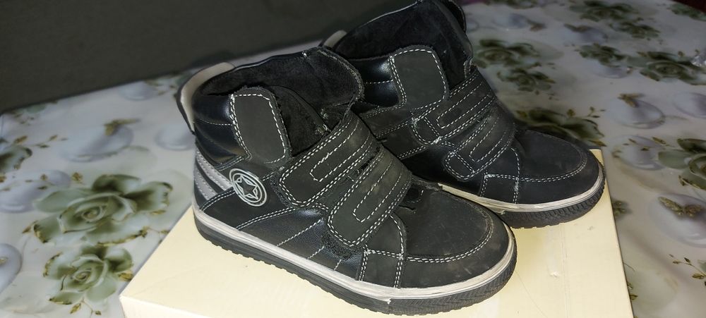 Новые демисезонные ботинки 31размер.