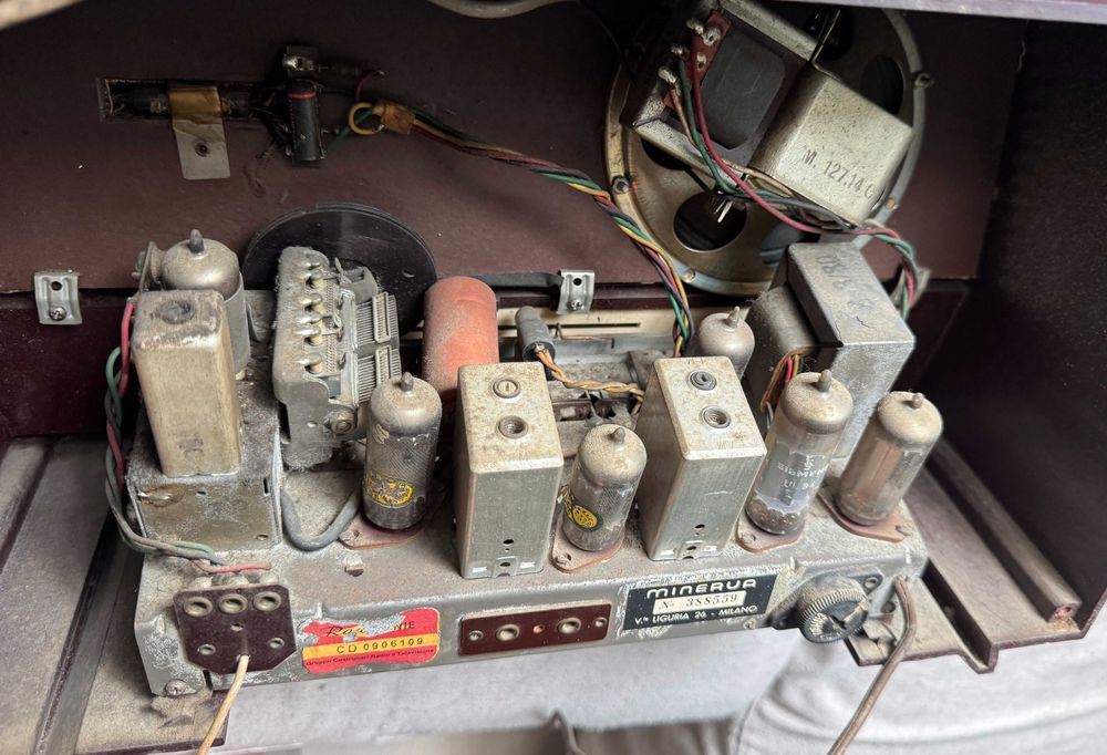 Radio vechi pe lampi Minerva Milano anii 50 60 pentru restaurare