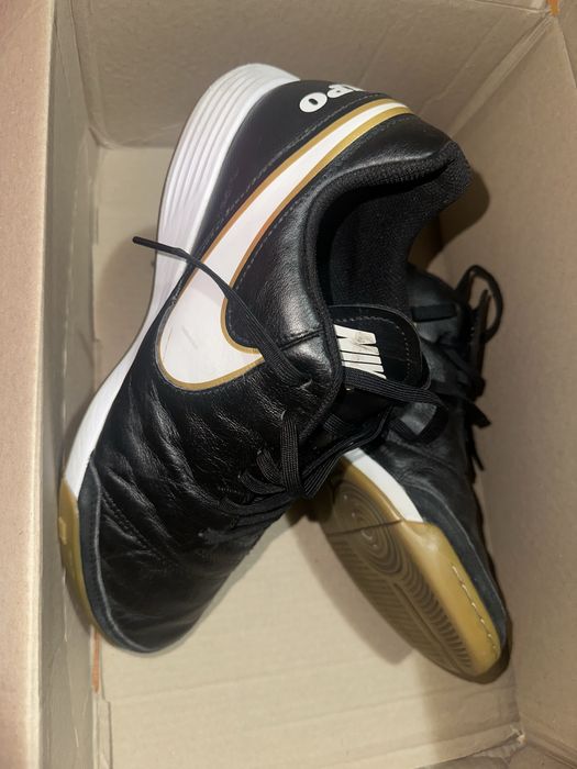 Adidasi de sala nike tiempo
