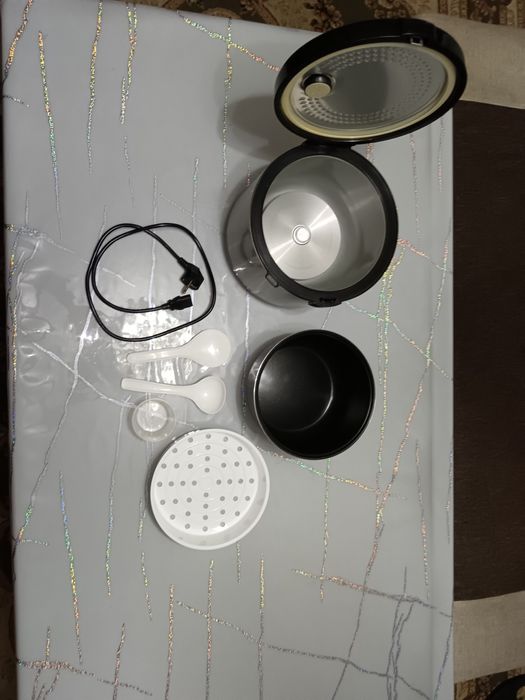 Мультиварка REDMOND в хорошем состоянии