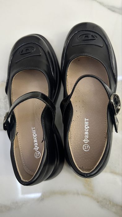 Обувь школьная продаю