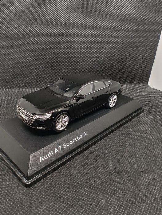Machetă Audi A7 Sportback Negru 1:43 – iScale (Model de Reprezentanță), cu Plexiglas