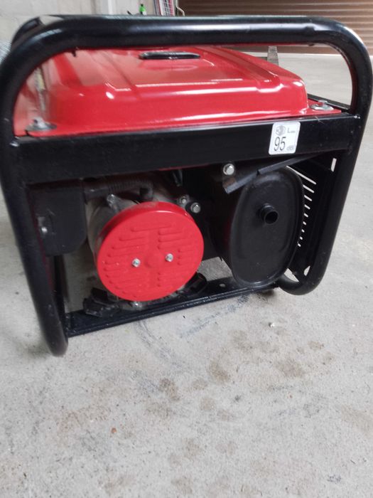 Бензинов четиритактов генератор за ток 2kW, 14л, 163 к