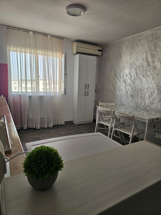 Închiriez apartament