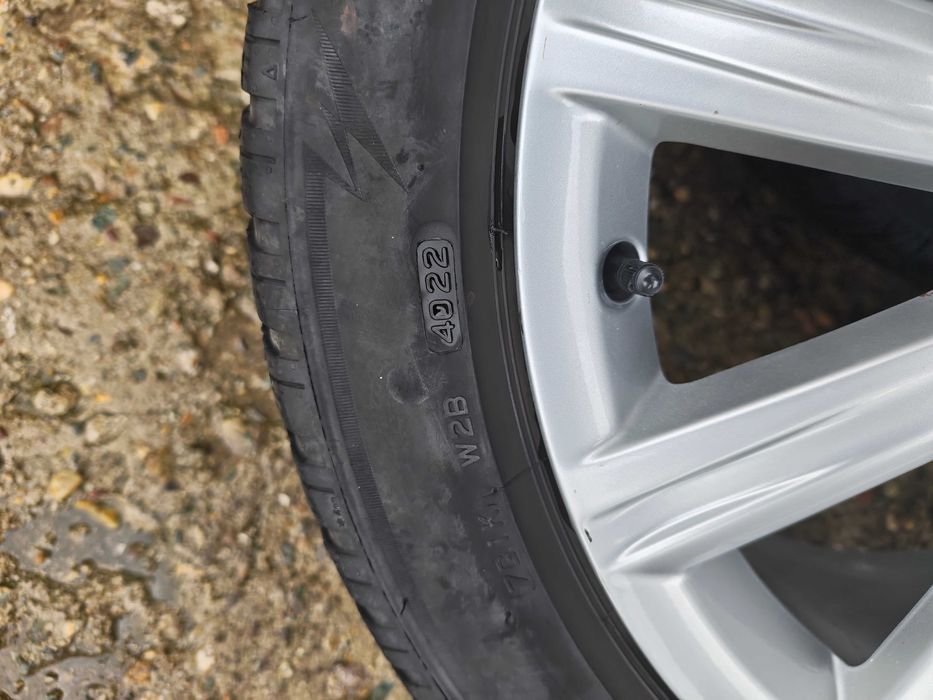 Продавам 4бр. 18" джанти със гуми за Audi