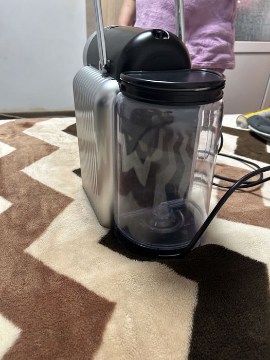 Vand aparat Nespresso cu capsule
