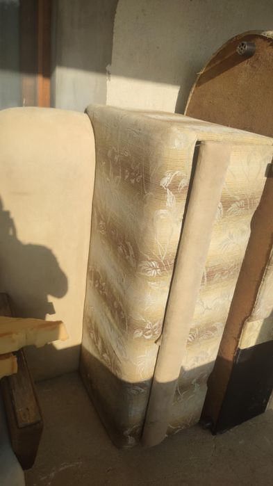 Ретро мебели - шкаф, гардероб, фотьойли, маса и столове