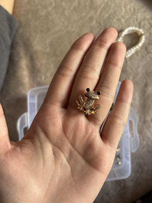 Брошь из дубая новая