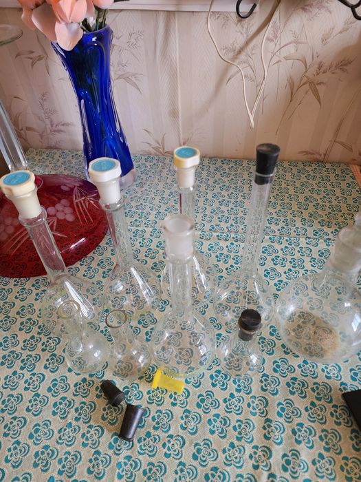 Бутылки,банки,колбы