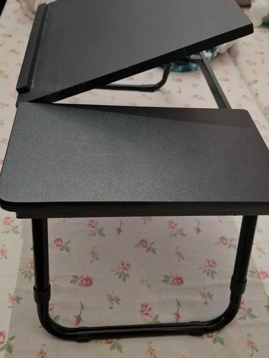 Masuta laptop pliabila, in stare foarte buna