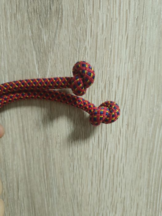 Палочка для ленты, скакалка, мешок.