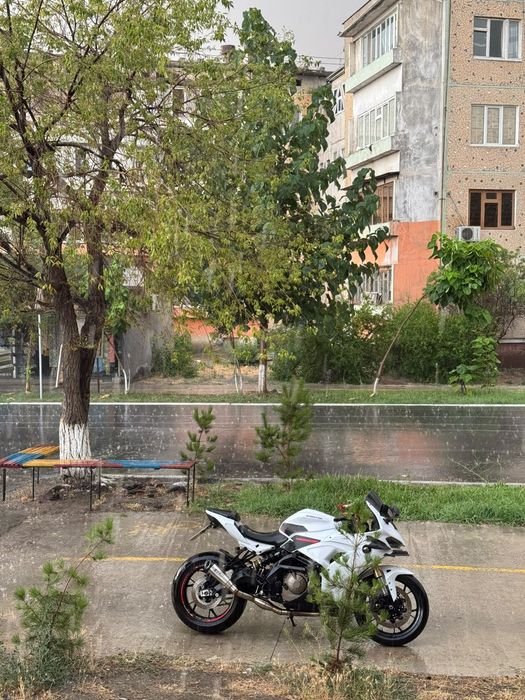 Спортбайк Qj motor 600