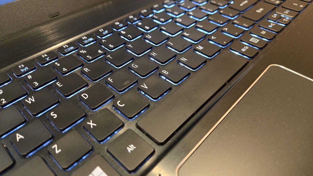 Laptop Acer Aspire F5-573G | i5 Gen 7 | 8GB RAM | SSD 256GB | GTX 950M | Tastatură Iluminată | Baterie Nouă cu Garanție