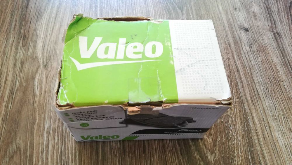 Комплект спирачни накладки VALEO 301064