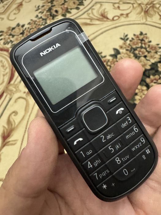 Nokia 1280 ва яна бошқа арзон моделлар сотилади.