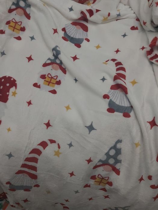 Продам пледы новогодние