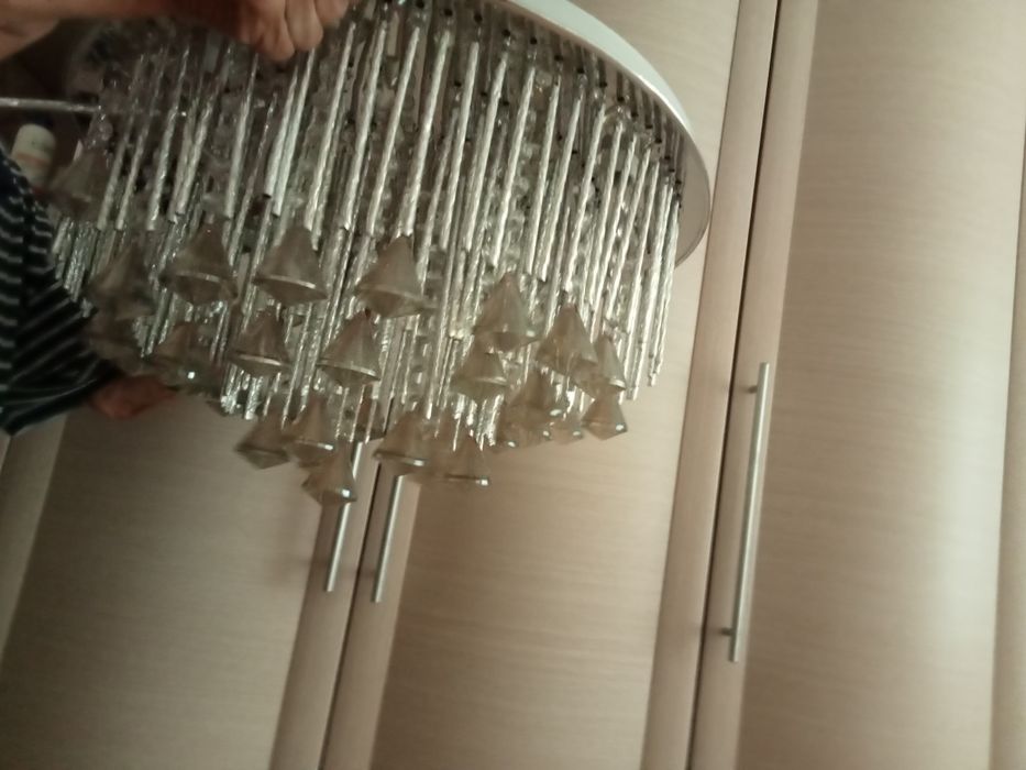 Продам люстру в зал