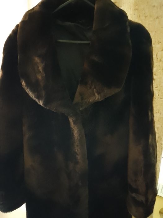 Две шубы продам срочно