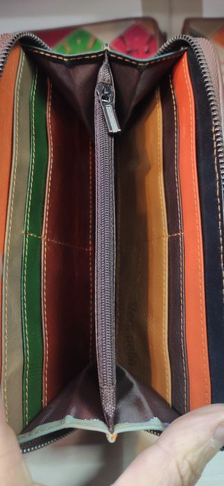 Дамски портмонета от естествена кожа